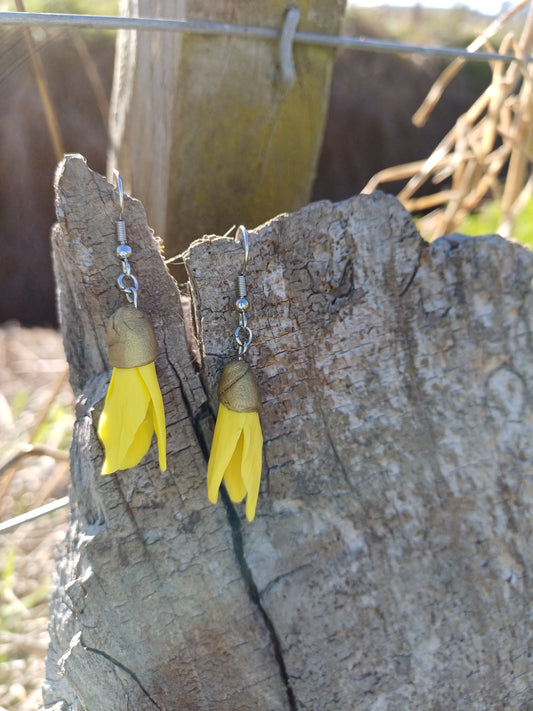 Kōwhai Danglies – NZ Polymer Clay Earrings