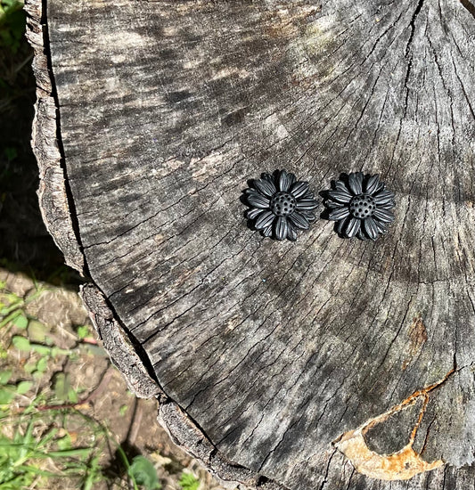 Obsidian Daisies – Polymer Clay Earrings NZ