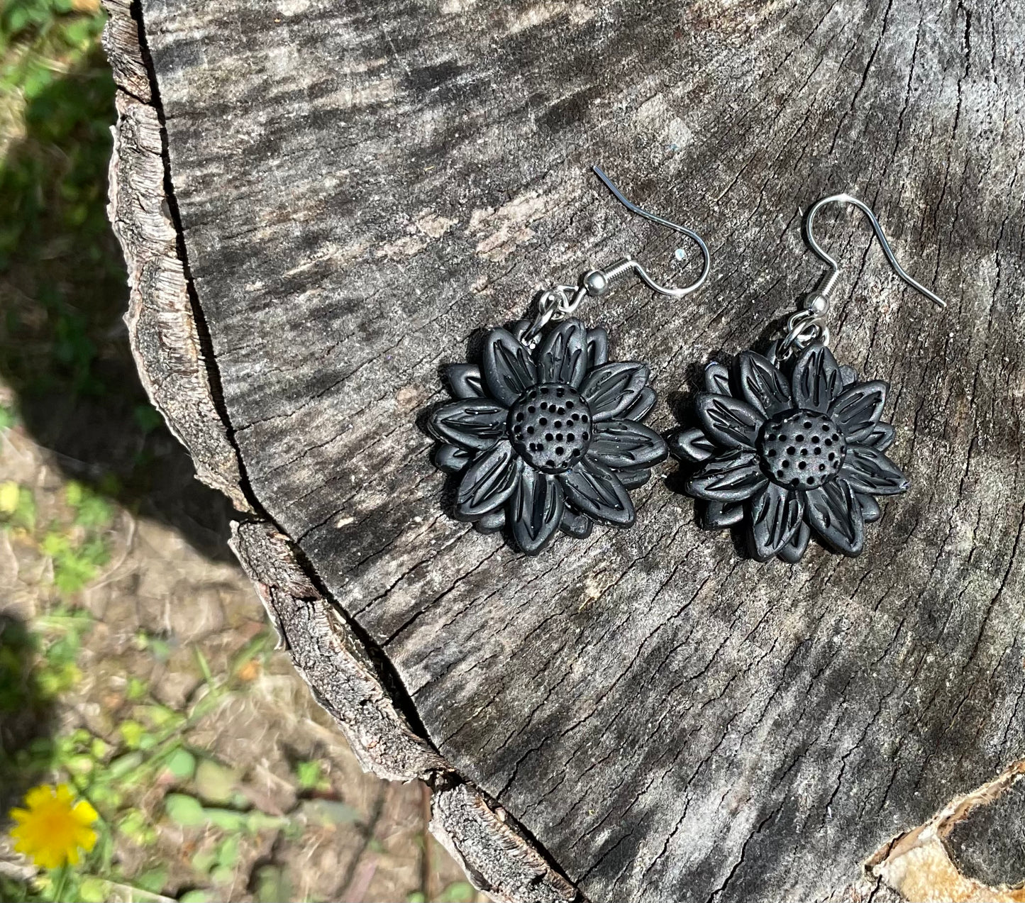 Obsidian Daisies – Polymer Clay Earrings NZ